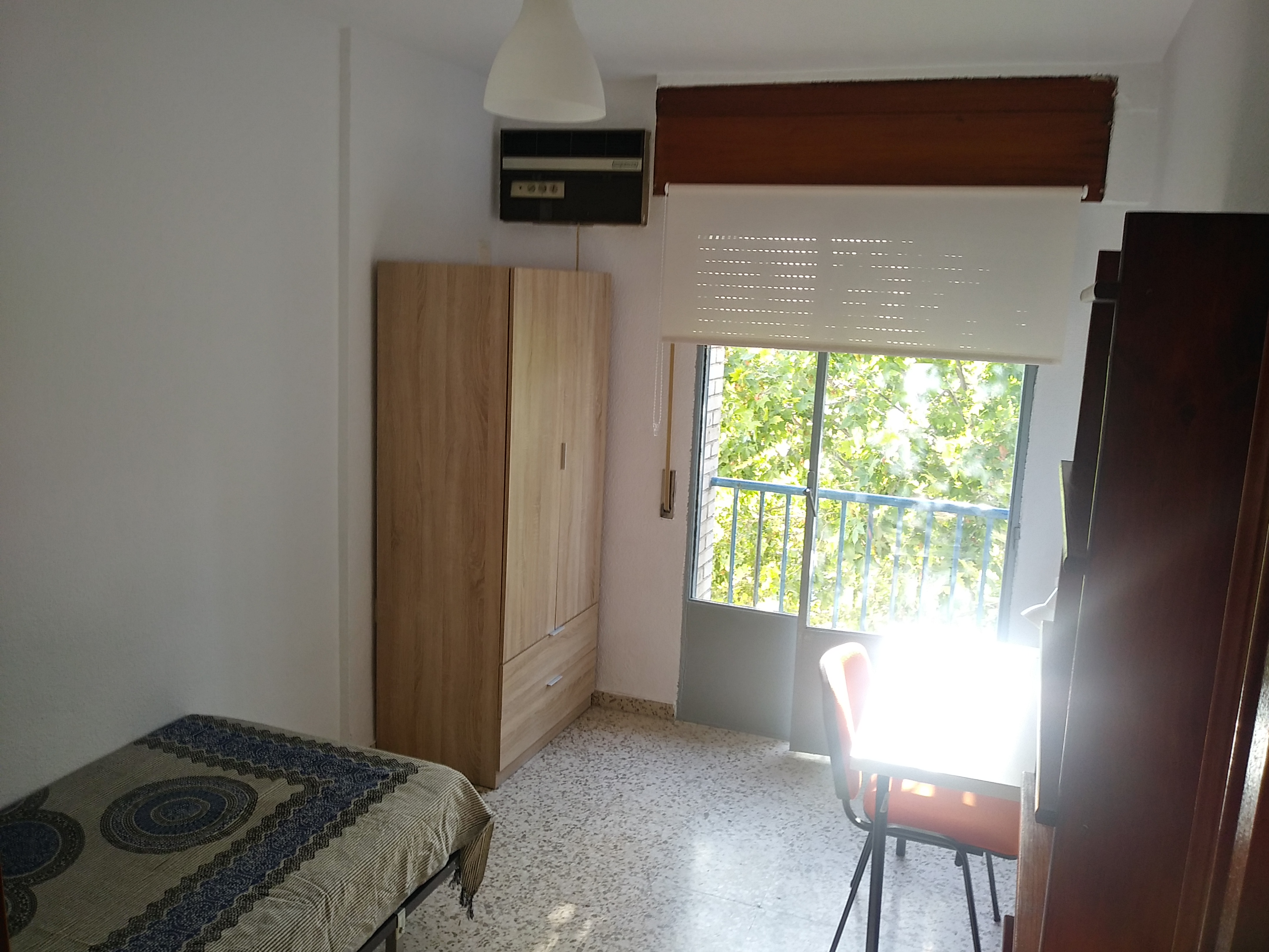 Dormitorio individual 1
